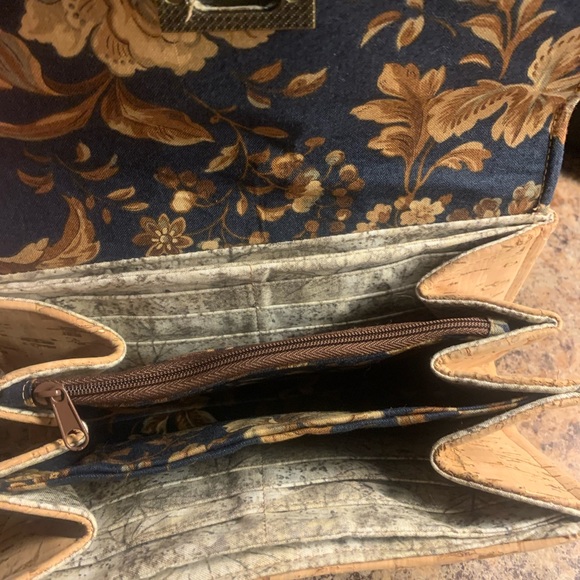Beautiful vegan friendly  cork wallet - Picture 9 of 12